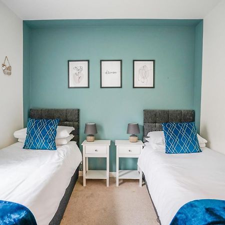 The Augustine - Modern Two Bed Ground Floor Apartment With Parking 캔터베리 외부 사진