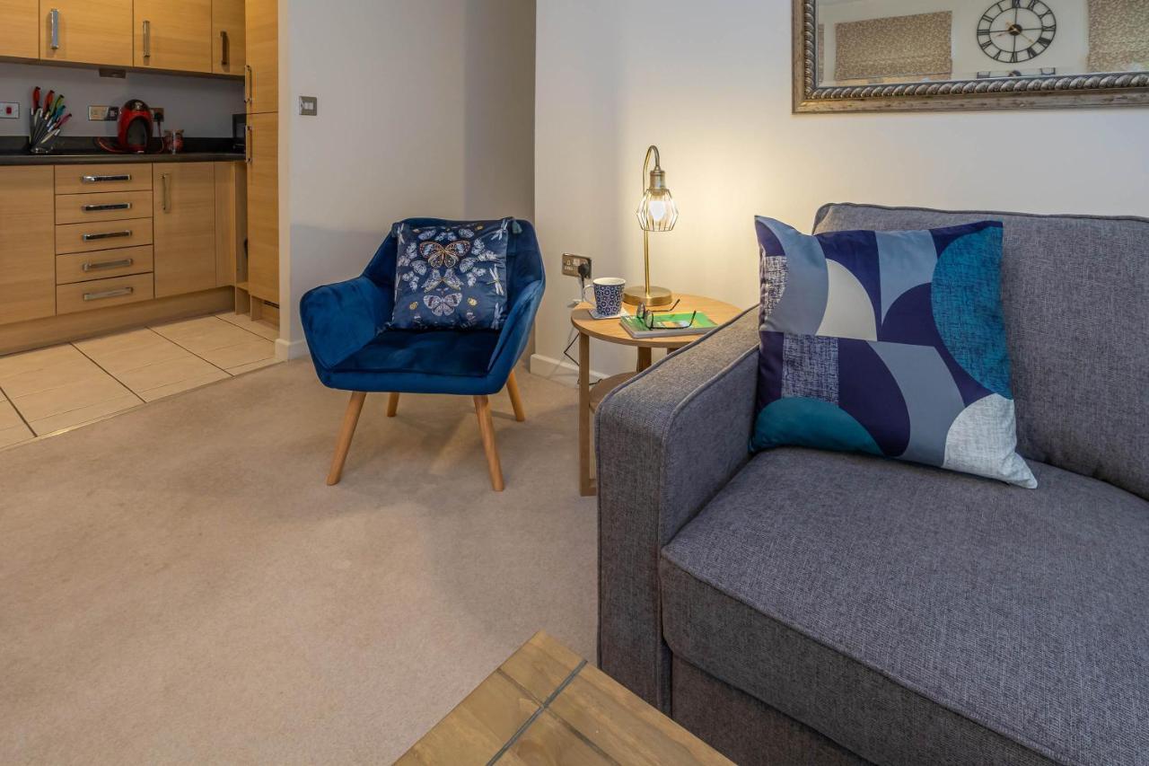 The Augustine - Modern Two Bed Ground Floor Apartment With Parking 캔터베리 외부 사진