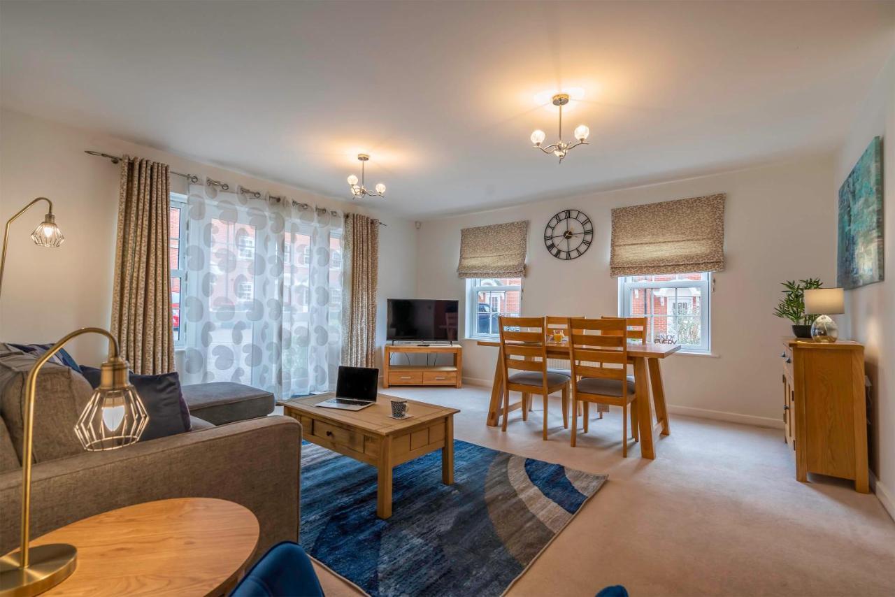 The Augustine - Modern Two Bed Ground Floor Apartment With Parking 캔터베리 외부 사진