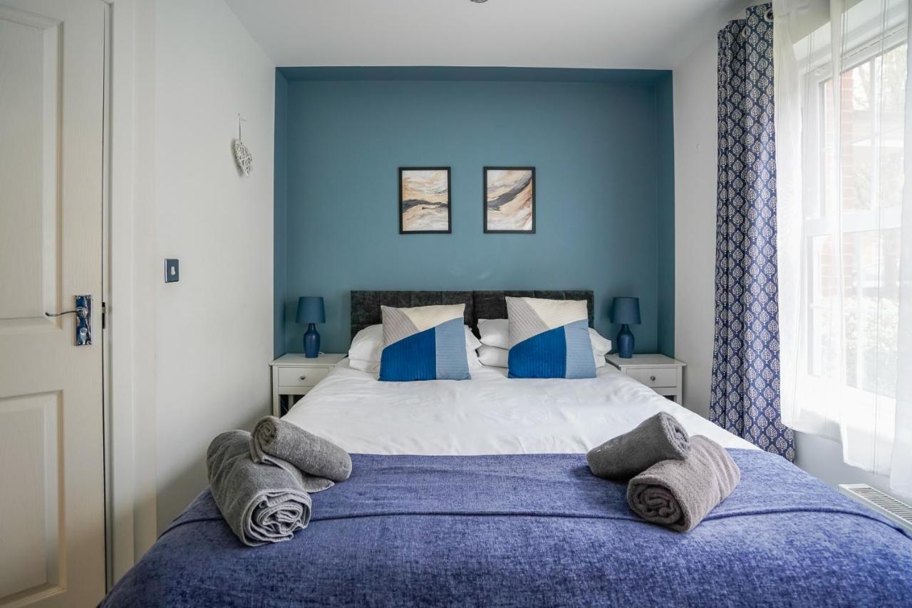 The Augustine - Modern Two Bed Ground Floor Apartment With Parking 캔터베리 외부 사진